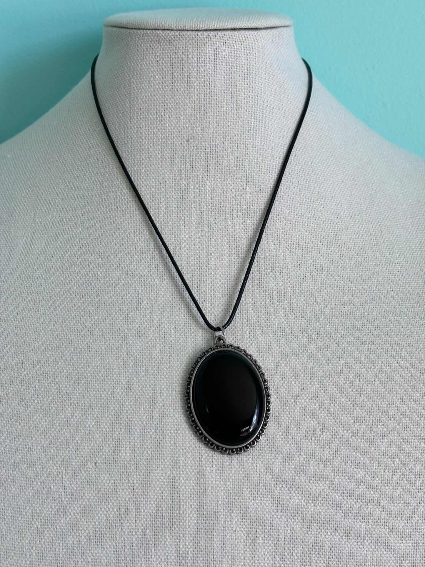 Small scalloped Black Onyx Pendant Necklace
